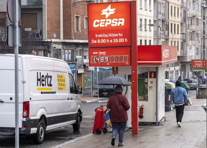 El gasóleo a 1,489 euros el litro en un surtidor de Bilbo el pasado mes de enero.