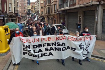 Manifestación celebrada en Barakaldo por una sanidad «pública, universal y de calidad».