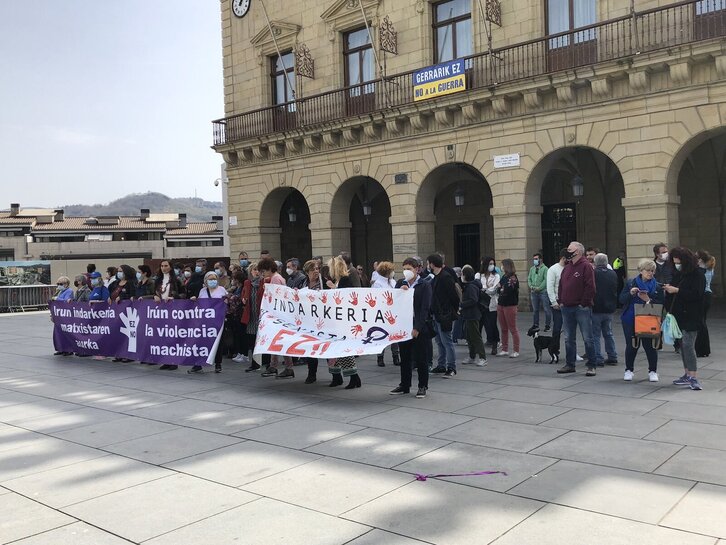 Concentración celebrada este sábado en Irun para denunciar lo ocurrido.