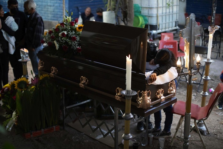 Féretro con el cuerpo del periodista mexicano Juan Carlos Muñiz, uno de los ocho reporteros muertos en México en 2022.