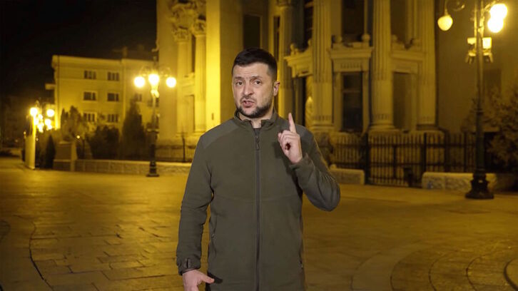 Volodimir Zelensky, bideoz zabaldutako mezuetako batean.