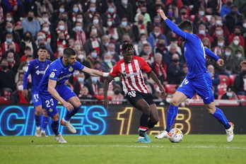 Nico Williams durante el partido ante el Getafe en San Mamés.