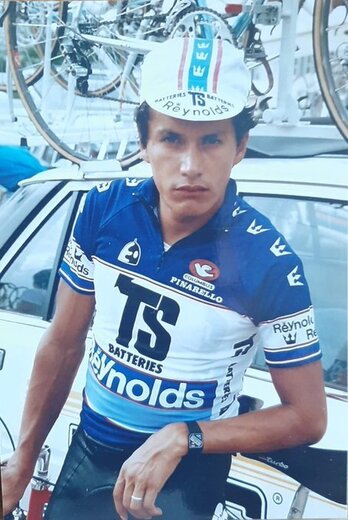 El exclicista colombiano Samuel Cabrera, con el maillot de Reynolds.