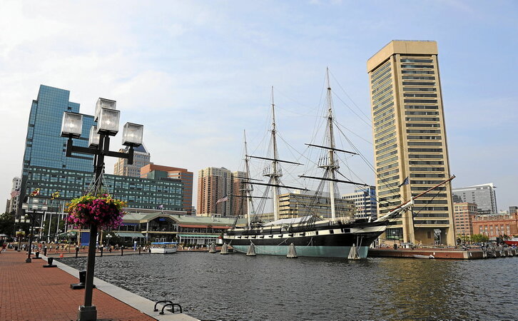 Baltimoreko portua Chesapeake badiaren ertzean, Estatu Batuetako historian ere garrantzi berezia izan duena.