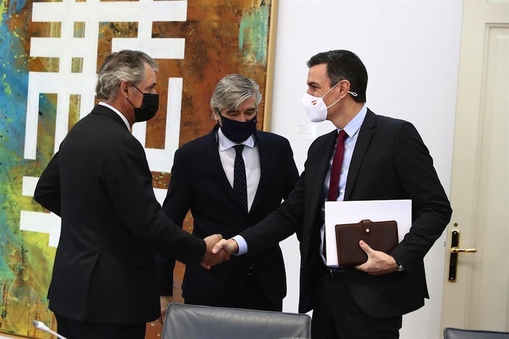 El presidente del Gobierno español ha recibido este martes en el Palacio de la Moncloa a los máximos ejecutivos de las principales compañías eléctricas.