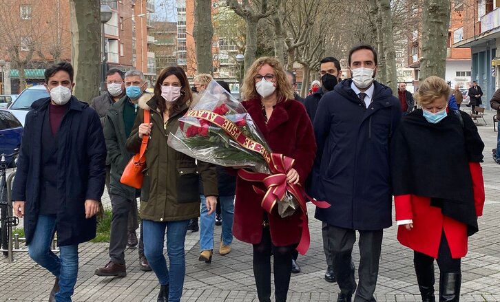 Representantes del PSE durante la reciente ofrenda floral a las víctimas del 3 de marzo.