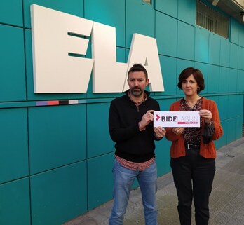 David Pena y Amaia Aierbe han presentado ante los medios Bidelagun Fundazioa.