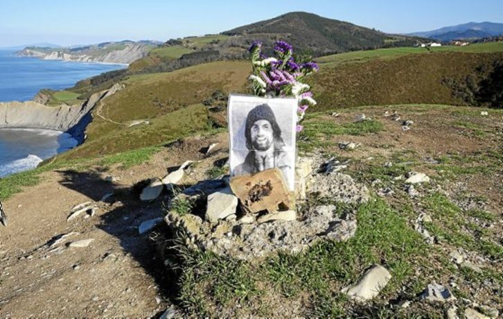 Debako Punta Mendatan hilik agertu zen Josu Zabala ‘Basajaun’ 1997ko martxoaren 27an.