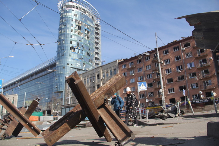 Imagen de la calle Yuriia Illienka, en el centro de Kiev, que fue atacada durante la segunda semana de guerra.