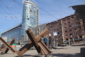 Imagen de la calle Yuriia Illienka, en el centro de Kiev, que fue atacada durante la segunda semana de guerra.