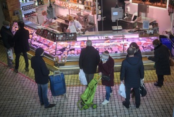 La propuesta de ERC y EH Bildu busca compensar la subida del coste de la cesta de la compra. 