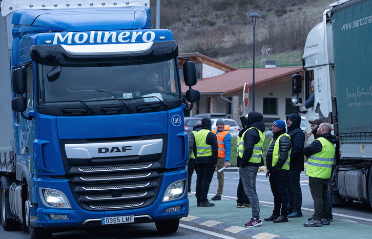 Piquetes informativos de camioneros en la N-121-A hace diez días.