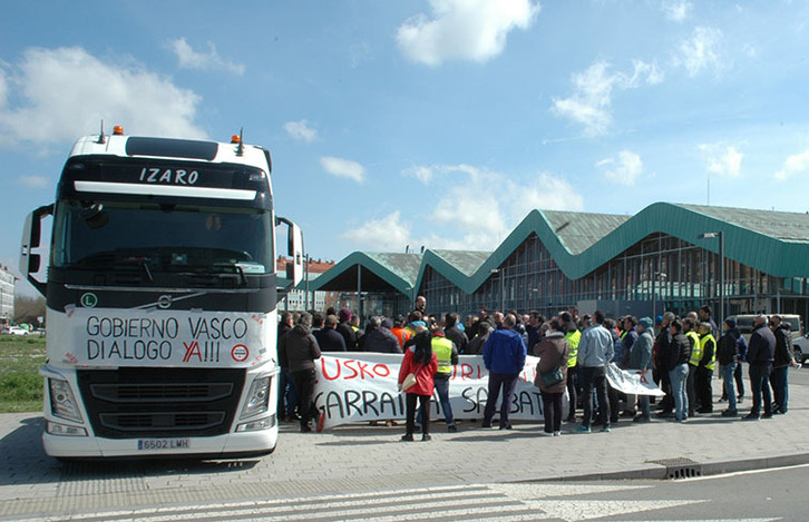 Protesta de Hiru esta semana ante el Gobierno de Lakua.