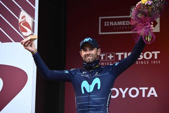 Alejandro Valverde, en el podio de la Strade Bianche, será el gran ausente en Lizarra.