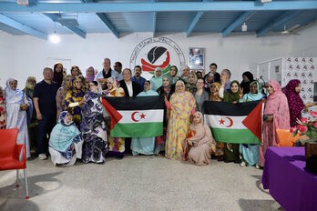 Barrena, en un acto solidario en el Sahara.