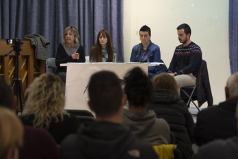 Encuentro en Trapagaran con trabajadoras de Amazon, de residencias de mayores y el colectivo Harian, dentro del ciclo de charlas «Langile Memoriaren Jardunaldiak», que organiza Periko Solabarria Elkartea, en Ezkerraldea y Meatzaldea. 