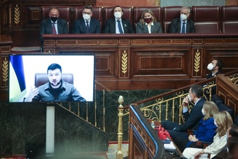 La intervención telemática de Volodímir Zelensky este lunes en el Congreso de los Diputados.