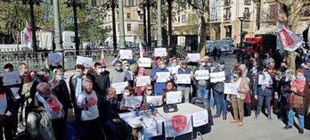 La comparecencia de Stop Desahucios ha tenido lugar en el Boulevard de Donostia.