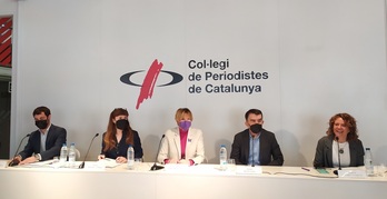 Rueda de prensa ofrecida por Forcadell junto a sus abogados y a Marta Vilaret.