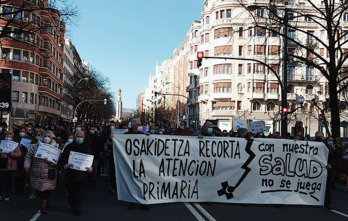 Vecinos de Olabeaga manifestándose a favor de la atención primaria el pasado mes de enero.