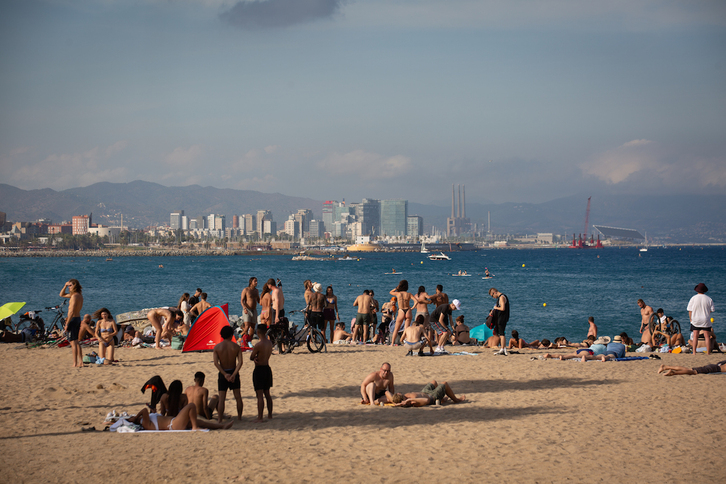 A partir de julio no se podrá fumar en ninguna playa de Barcelona.