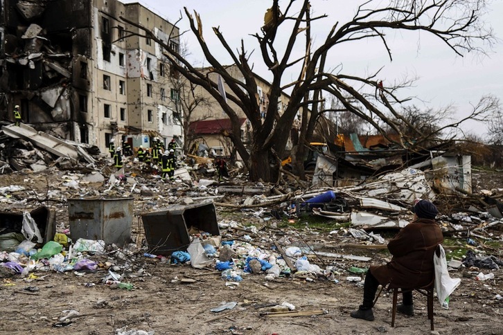 Imagen de archivo de una zona cercana a Kiev que había sido bombardeada.