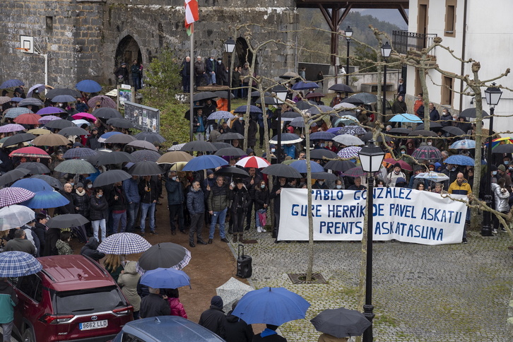 Una concentración reclamó el pasado 6 de marzo en Nabarniz la libertad de Pablo González. 