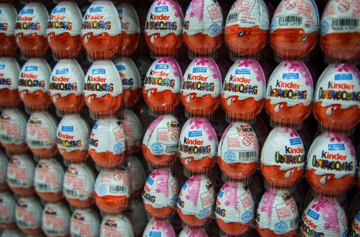 Los huevos Kinder fabricados en Bélgica son algunos de los productos que se están retirando del mercado por los casos de salmonella.