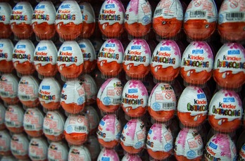 Los huevos Kinder fabricados en Bélgica son algunos de los productos que se están retirando del mercado por los casos de salmonella.