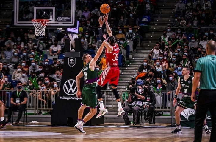 El tiro ganador de Joe Thomasson en Málaga para Baxi Manresa.