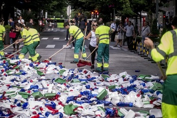 Una acción de calle de la Diputación de Bizkaia para fomentar el reciclaje desarrollada en el centro de Bilbo.