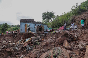 Destrozos causados por las fuertes lluvias en KwaNdengezi, Sudáfrica.