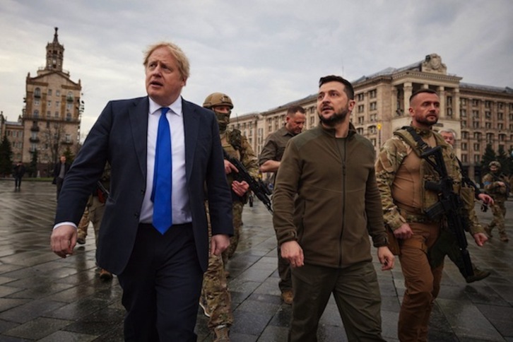 El premier británico, junto al presidente ucraniano en su visita a Kiev.