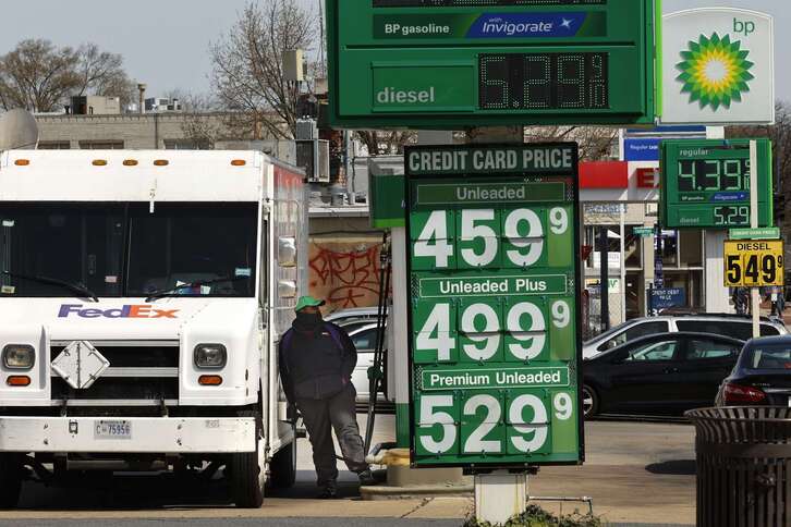 En la imagen, los precios alcanzados por el combustible esta semana, en Washington.