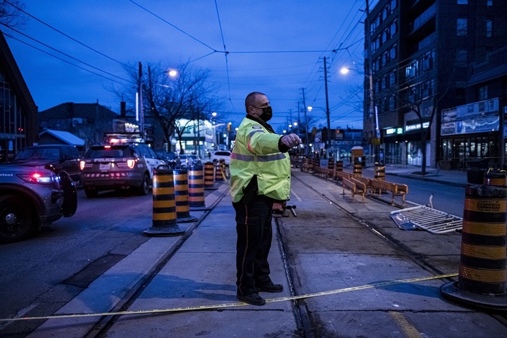 Torontoko Polizia gertatutakoa ikertzen ari da.