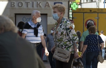 En mayo de 2020 se impuso el uso de la mascarilla, tanto en exteriores como en interiores, en Hego Euskal Herria.