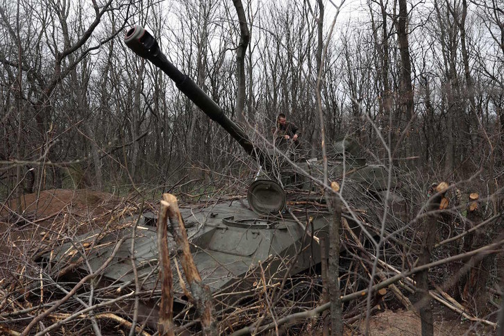 Un tanque ucraniano en la línea del frente de Lugansk, donde han avanzado las fuerzas rusas.