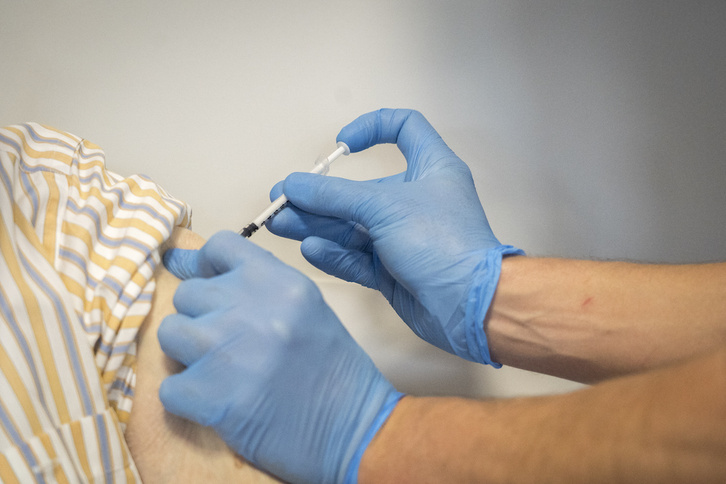 Vacunación a personas mayores de 80 años en centro salud de Zarautz con la vacuna Pfizer 