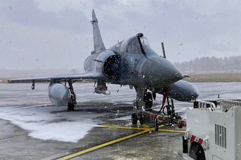 Un avión de combate francés Mirage 2000 en la base aérea de Amari, Estonia, como parte de una contingencia de la OTAN para reforzar el flanco oriental de la alianza.