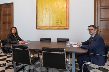 Laura Vilagrà y Félix Bolaños, al comienzo de la reunión.