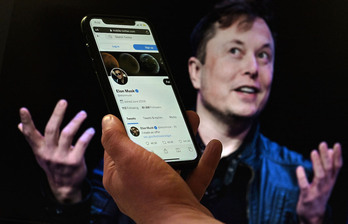 Twitter Elon Musk enpresariari saltzeko negoziaketak hasi dira.