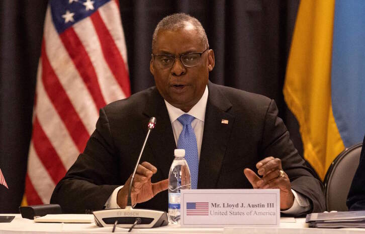 Lloyd Austin, secretario de Defensa estadounidense, en el encuentro en la base de Ramstein.