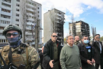 El secretario general de la ONU Antonio Guterres visita varias ciudades a las afueras de Kiev.