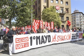 La comitiva organizada conjuntamente por CCOO y UGT en este Primero de Mayo en Iruñea.