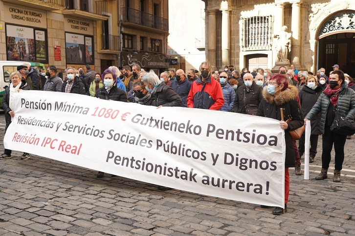 Movilización de las asociaciones de pensionistas en Iruñea.