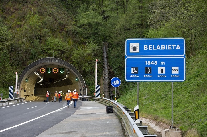 Belabietako tuneleko lanak amaitu nahi dituzte asteburu honetan.