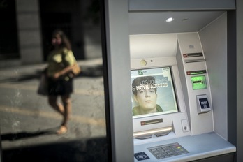 Un cajero automático en una sucursal de Kutxabank.