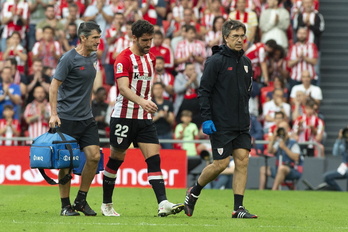 Raúl García tuvo que ser sustituido ante Osasuna por lesión.
