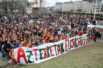 Iragan otsailaren 4an azterketak euskaraz egiteko eskubidea aldarrikatzeko mobilizazio jendetsua egin zuen Seaskak Baionan.