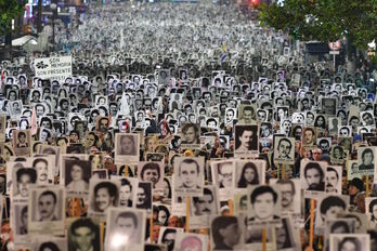 Impresionante imagen de la marcha de este viernes noche en Montevideo.